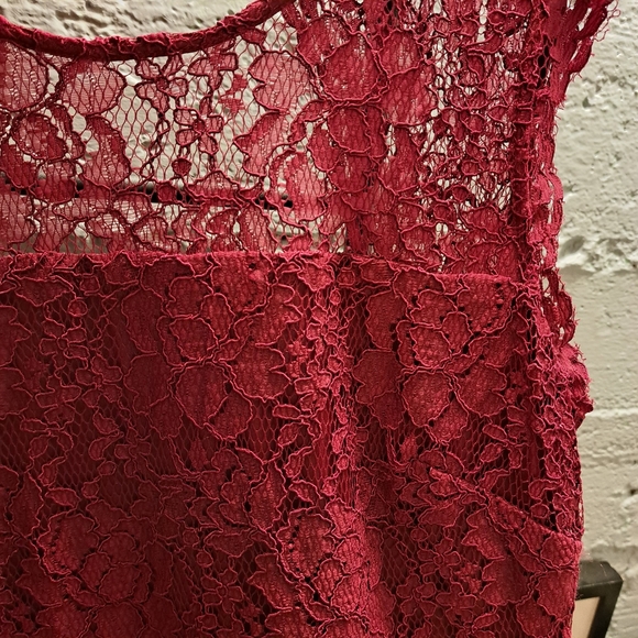 Beautiful red lace dress - Picture 2 of 5